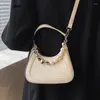 Kvällspåsar lyxdesigner 2023 trendig pärla läder handväska sommar casual party axel enkel stil mode crossbody för kvinnor