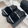 Canal Mulheres Chinelos 2023 Marca Sandálias Camélia Flor Knite Lambskin Slides Interlocking C Designer Luxo Verão Piscina Praia Flat Flip Flops Alpercatas