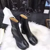 2023 herbst und Winter Neue Chunky High Heel Kurze Stiefeletten für Frau Karree Schwarz Patent Leder Koreanischen Stil tabi Stiefel