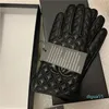 Designer-Handschuhe und mit Wolle gefütterte Thermo-Fünf-Finger-Fahrradhandschuhe aus Kaninchenfell