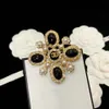 Designer de marca Broche Letter Pins Broches Mulheres Gold Gold Crysatl Pearl Rhinestone Broches Suit Pin Wedding Party Jewerlry
