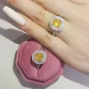 Fedi nuziali 2023 Arrivi Rosa Giallo Argento Colore Cushion Cut Finger Engagement For Women Fashion Jewelry Wholesale