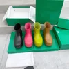 Tasarımcı botları moda yağmur ayakkabıları kalın dip içinde yüksek avokado jöle renk kaymaz kadınlar su geçirmez kauçuk botlar büyük kafa ayak bileği yağmur botları kutu