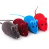 Fausse souris chats jouets pour animaux de compagnie souris à queue à poils longs avec son cliquetis doux véritable fourrure de lapin son grinçant jouet pour chats chiens