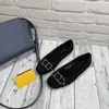 Liten vinterdesigner Autumn Flat Buckle Decoration Wool Dress Ladies Shoes Square Head med Box 52397