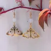 Kolczyki Dangle Modne białe kwiat stokrotki Złoty urok Moth Bohemian Butterfly Fairy Dams Letni prezent