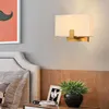 Lampada da parete Nordic E27 Sconce Paralume in tessuto bianco beige Foyer Luci da comodino Corridoio minimalista in metallo nero oro