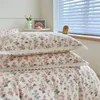Sängkläder set bomullsöt chic jordgubbe tryck set super mjuk andas gröna blommor täcke täcke lakan kudde kudde king 4 st