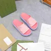 2023 Summer Nuevo diseñador grueso Sole y mujeres Medas Sport Sport Style Rainbow Plataforma Slippers Borded Lona bordada Sandalias de goma casual con caja