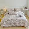 Set di biancheria da letto in cotone Set stampa fragola carino chic chic Super morbido traspirante Fiori verdi Copripiumino Lenzuolo Federa King 4 pezzi