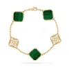 18 Style luksusowa koniczyna projektant bransoletki biżuteria dla kobiet Cleef Love Charm Bracelets Prezenty świąteczne prezent z pudełkiem