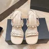 Designer Women's Shet Talons Slippers and Sandals Pearl Banquets ouverts sur les plages de vacances beige noire Mary Jane High Heels Slippers