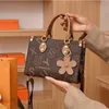2023 Kvinnor Designer Tote Bag Luxurys Fashion Designers Bag Ladies Handbag Axel Totes Pu Leather Purses