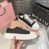 Designerskie buty dla kobiet skórzane koronkowe platforma modowa trampki białe czarne damskie luksusowe buty swobodne buty chaussures de espadrilles z rozmiarami pudełka 35-40