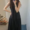 Casual Dresses Korean Chic minimalistiska runda nacke veckad ärmlös tankklänning Sense Design svart vit blå fickvestido väst dam