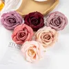 Suszone kwiaty 100pc sztuczny hurtowa wystrój domu Wedding Garden Rose Silk Fake Retro Bride Trzyma świąteczny materiał girlandów