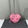 Solid Color Mini Heart Bags Woman Classics Cross Body Axles Bag Le Cagole Heart Mini Handväska Toppkvalitet Rivet Evening Påsar Kosmetiska väskor Totes