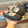 Scarpe basse 2023 Spring Girls Bow Pearls Mary Janes Bead String Princess Fashion Leather Kids Single Child Baby