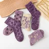 Chaussettes bonneterie 5 paires/ensemble chaussettes pour femmes violet Vintage Floral mode européenne américaine rue chaussettes mi tube automne chaussettes rétro cour chaussettes 3D 230616