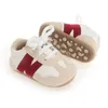 First Walkers Moda Sapatos de bebê nascidos Meninas Meninos Macio Antiderrapante Pu Camurça Tênis Sola rígida Prewalkers 018M 230615