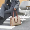 Borsa a tracolla da donna di design borsa a tracolla di alta qualità in pelle bovina di alta qualità con cerniera a doppio colore portatile borsa a tracolla all'ingrosso