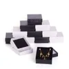 Boîtes à Bijoux 12pcs Boîtes à Bijoux en Carton pour Pendentif Boucle d'Oreille Bague avec Éponge Intérieur Carré Rouge Noir Blanc 7.5x7.5x3.5cm 230616