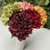 Torkade blommor Ny konstgjord vintage Silk Hydrangea Bouquet Bröllop Dekorativa falska växter för julhem Garden Dekoration