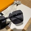 2023 Gafas de sol estilo piloto minimalistas clásicas para hombres y mujeres, hechas de material de aleación de titanio con peso ligero y diseño único de patas de espejo, modernas e informales