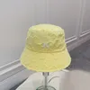 Summer Bucket Hat Jacquard Raw Edge Fisherman Hats Sweet Girl Style Flower Cienka czapka Kształt szeroki Brim Łatwe zużycie dostępne w 4 kolorach cukierków