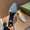 Nuevas sandalias de diseñador para mujer, zapatos casuales, sandalias de verano con bordado eléctrico de tacón bajo, zapatos formales cómodos y hermosos para fiesta de tacones bajos famosos para mujer