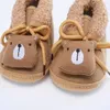 First Walkers 2023 Winter Snow Baby Boots 25 couleurs Warm Fluff Balls Indoor Cottton Soft Rubber Sole Infant Born Toddler Shoes Booties