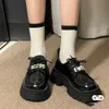 Svarta loafers kvinnor 2023 hela säsongen ny brittisk stil 5 cm vattentäta plattformskor hemmakontor klänning kvinnliga enstaka skor