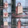 Nya kvällspåsar läder axel designer handväska kvinna damer totes handväskor förföljer litet tote modemärke crossbody rosa blommor hjärttryck 230207