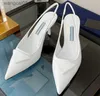 Sandales de marque pour femmes haut pointu P Triangle signe blanc noir cuir verni brillant 35cm 7.5cm talons fins chaussures de mariage d'été avec sac à poussière 35-40 T230710