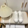 최고 품질의 여성 디자이너 신발 캐주얼 신발 빈티지 Jane Triomphe Canvas Shoes Sneamers Summer Fashion Mules 두꺼운 바닥 스케이트 레이스 둥근 발가락 로퍼