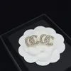 S925 Silver Crystal Hoop CC القرط العلامة التجارية الفاخرة حلق اللؤلؤ الطبيعي مصمم الأزياء الكورية الطبعة المرأة القرط مجوهرات هدايا