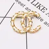 20Style Brand Designer Double Letter Brooches Femmes hommes Elegant Diamond Letter Brooch Suit Pin Metal Fashion Fashion High Quality Jewelry Accessoires Cadeau TT