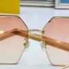 2023 Chicas jóvenes personalizadas Popular Nuevo estilo Marco completo Aleación de titanio Marco grande Apariencia de mariposa Gafas de sol para mujer Diseño de lujo Estilo de moda informal