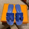 Sandálias femininas de verão de fundo plano moda outwear nova praia turismo chinelos designer de luxo slide couro sandálias femininas chinelos tamanhos 35-42 + caixa