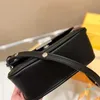 Tasarımcı -Cowhide Crossbody Women Tag Altın Su Düz Düz Deri Köşeler Tasarımcılar Kadın Çantalar