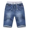 Shorts pojkar denim sommar modemärke design barn tryck broderi gitter jean korta byxor för tonåring pojke 214 år kläder 230617