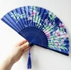 100 stks Chinese Bruiloft Zijden Bloem Hand Fan met Gift Bag Klassieke Kersenbloesem Vlinder Bamboe Vouwen Fans Huwelijkscadeau SN6915