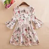 T-shirt sommarkvinnor blommor tryck blus casual vneck chiffon bluses kvinnlig lanthylsa rufsar skjortor oregelbundna blusa toppar ab1830