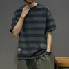 T-shirt da uomo Abbigliamento da uomo Girocollo Manica corta Versione coreana Tendenza giovanile T-shirt allentata in cotone casual stampato a righe 230617