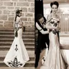 Vintage Classic Gothic Wedding Dress Black and White Wedding Dresses Sweetheart ärmlösa spetsapplikationer korsett brudklänningar med216x