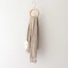 Halsdukar 95% bomullslång halsduk för kvinnor fast färg skrynklig randig linne sjalomslag med tofs kvinnlig mode bufanda