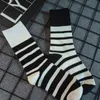 Designer Mens Womens Socks 5 Par Luxe Sports Winter Letter tryckt 100%bomullsrumm broderi bomull man kvinna med ruta 10 stilar att välja mellan