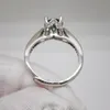 Bagues de grappe 18K plaqué or blanc VVS Grade vert Moissanite bague de fiançailles 6.5mm 1ct argent cadeau pour femme