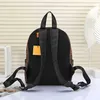 Bolsas de viagem para designers de moda masculina e feminina Pequena mochila esportiva ao ar livre Bag de viagem leve clássica de luxo de luxo impressa