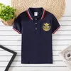 Polos pojkar sommar barn polo skjorta barn pojkar broderi polo skjortor England stil mode pojkar designer kläder skol uniform 230617